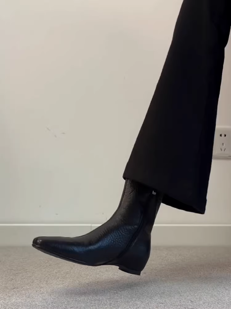 Phiên bản da bò ~ Giày bốt da thật thiết kế tối giản, kiểu dáng ôm sát, có khóa kéo phía sau, thanh lịch và đơn giản, tăng chiều cao.