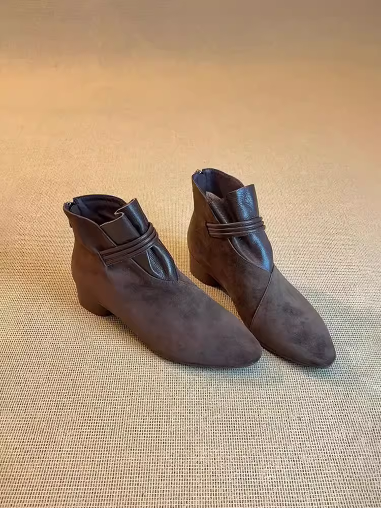 Phiên bản da bò ~ Giày bốt Martin thời trang mới kiểu buộc dây dành cho nữ, giày bốt ngắn da lộn mũi nhọn phong cách retro với vẻ ngoài sang trọng.