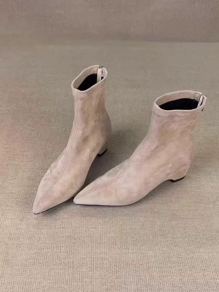 Phiên bản da bò ~ Giày bốt cao gót nhọn bằng da lộn có dây thun ôm sát dành cho nữ, đơn giản và sành điệu, thích hợp để phối với áo khoác, bốt ngắn có khóa kéo phía sau.