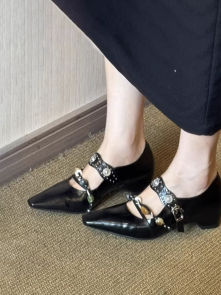 Phiên bản da cừu ~ Giày Mary Jane tăng chiều cao kiểu boho, thiết kế đinh tán độc đáo, mũi vuông, quai đơn dành cho nữ.