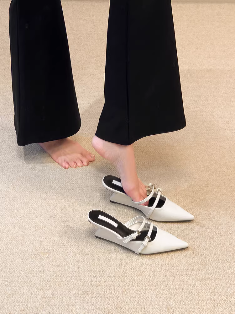 Phiên bản da cừu ~ Dép nửa mũi nhọn tăng chiều cao gót đế xuồng dành cho nữ, mặc ngoài trời mùa hè, thời trang và đa năng, dép quai ngang mũi kín