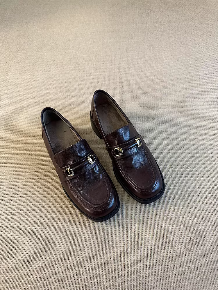 Phiên bản da cừu ~ Giày lười kiểu đại học sang trọng dành cho nữ với mũi vuông, gót dày, khóa kim loại, giày da thật nhỏ gọn