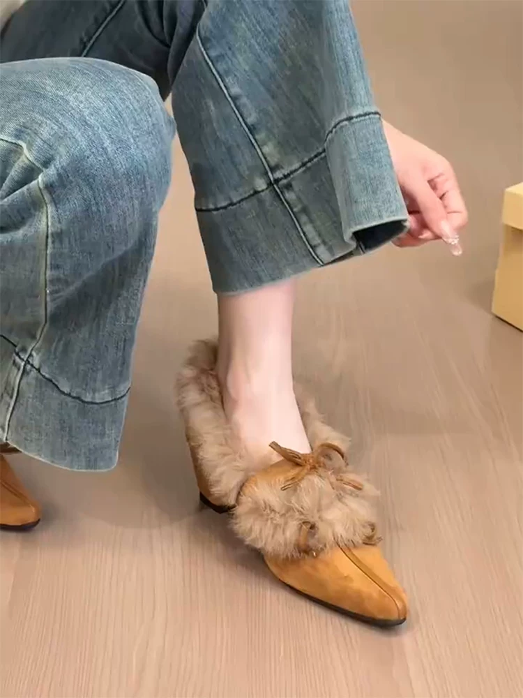 Phiên bản da cừu ~ Giày mũi nhọn có nơ, giày da lộn đa năng thanh lịch dành cho nữ với độ tăng chiều cao ẩn và lớp lót lông mềm mại.