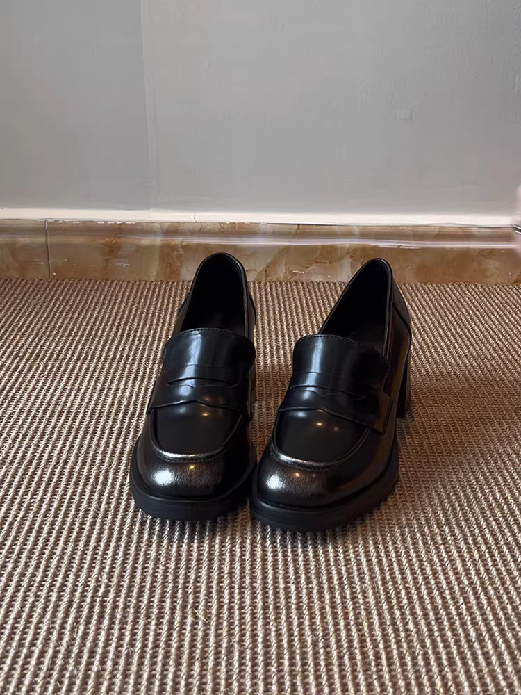 Phiên bản da bò~ Giày da đế dày kiểu Anh thời trang, kiểu dáng tròn mũi, giày da nhỏ, kiểu dáng cổ điển, gót dày, giày đơn, giày lười da thật