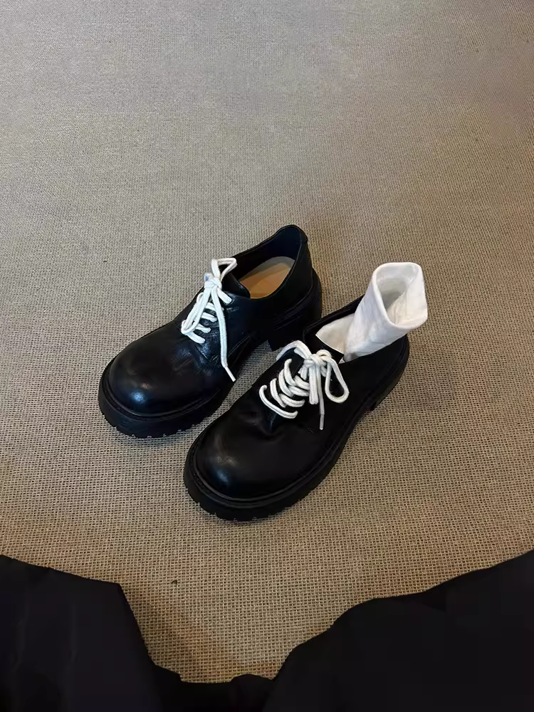 Phiên bản da cừu ~ Giày derby đế dày cổ điển dành cho nữ có chiều cao thấp, gót dày, buộc dây phía trước, phong cách Anh, giày da nhỏ đa năng