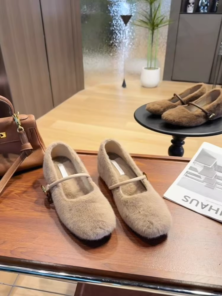 Phiên bản da cừu ~ Giày đơn đế thấp, ấm áp, tăng chiều cao dành cho nữ, kiểu Chanel, đa năng, giày lông mềm mại.