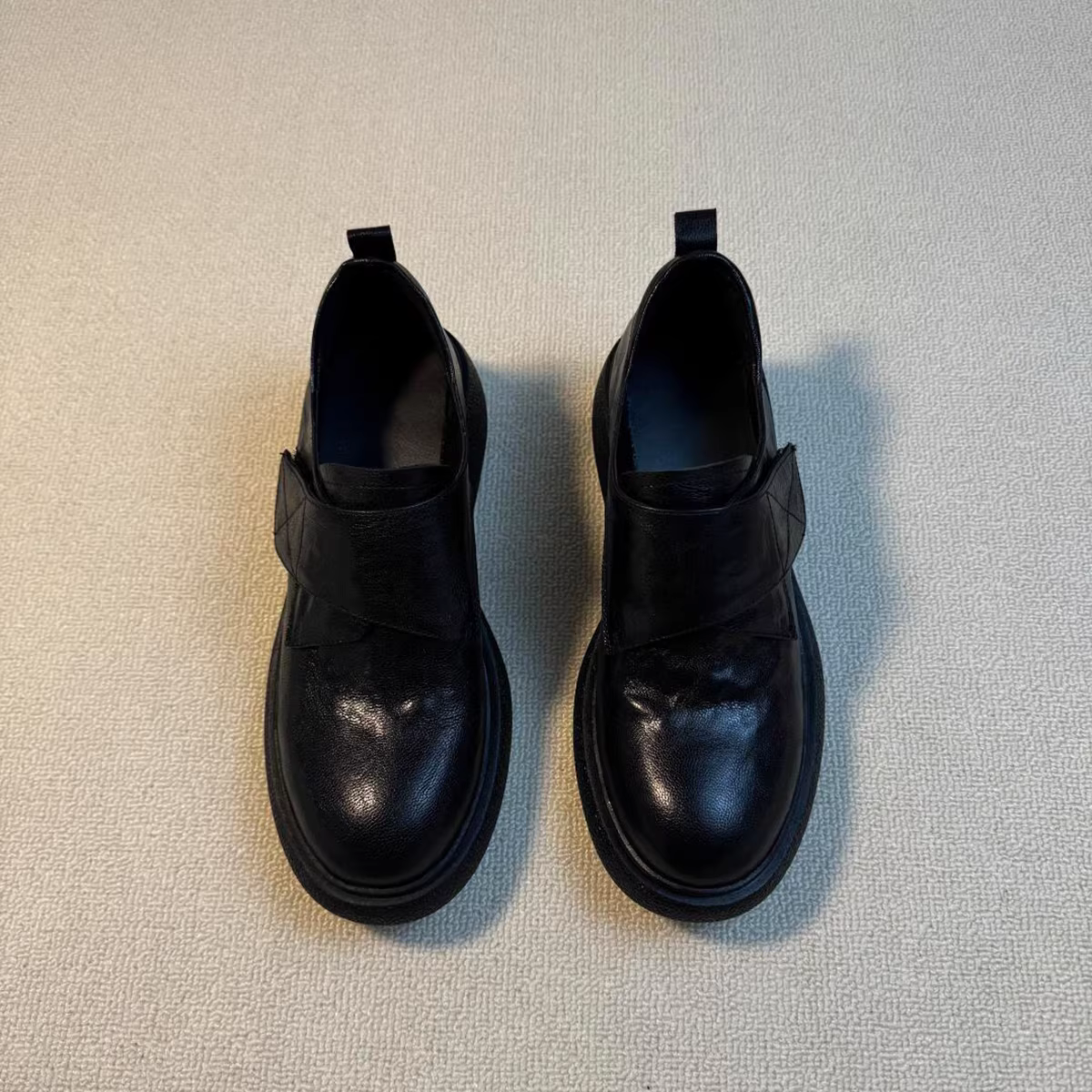 Phiên bản da cừu ~ Giày đế dày kiểu retro có khóa dán Giày đế bằng da thật mũi tròn đa năng kiểu Anh Giày da nhỏ dành cho nữ