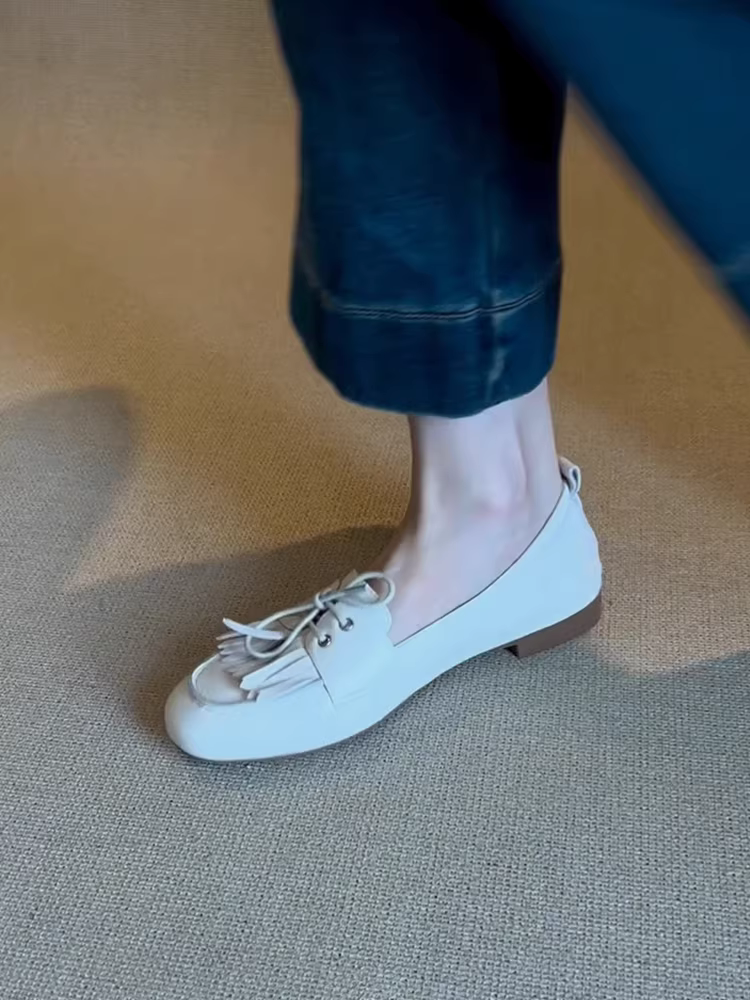 Phiên bản da cừu ~ Giày đế bằng da thật màu trắng kiểu Pháp dành cho nữ, giày lười tua rua có đế mềm, giày lười đa năng.