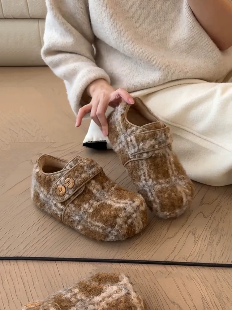 Phiên bản da cừu ~ Tăng chiều cao khoảng 5cm dành cho người nhỏ nhắn, giày đơn giản kiểu cổ điển bằng da lộn dành cho nữ, phong cách Hàn Quốc độc đáo, giày Birkenstock kẻ sọc nhẹ nhàng.