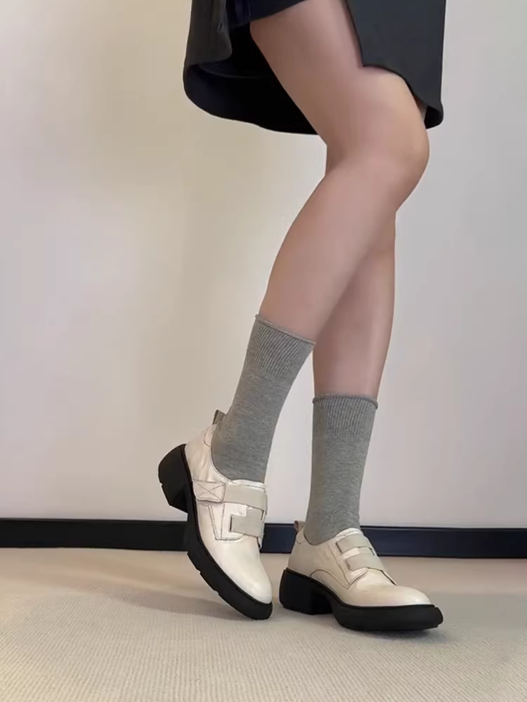 Phiên bản da bò~ Giày lười kiểu Anh có khóa dán, kiểu dáng khoét sâu dành cho nữ, giày da đế dày đa năng, dễ mang, thích hợp đi làm