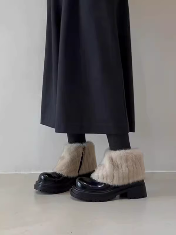 Phiên bản da bò~ Giày bốt cổ ngắn thời trang đế dày kiểu Pháp dành cho phụ nữ nhỏ nhắn, kiểu dáng mùa đông mới với lớp lót lông mềm, giày bốt thời trang hợp xu hướng.