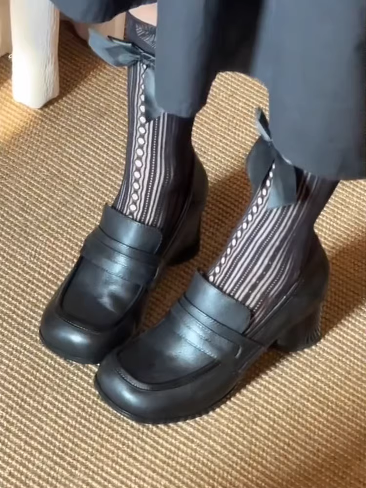 Phiên bản da cừu ~ Giày lười mũi vuông màu đen phong cách Anh Pháp dành cho nữ, giày da đơn giản, gót dày, kiểu dáng thanh lịch