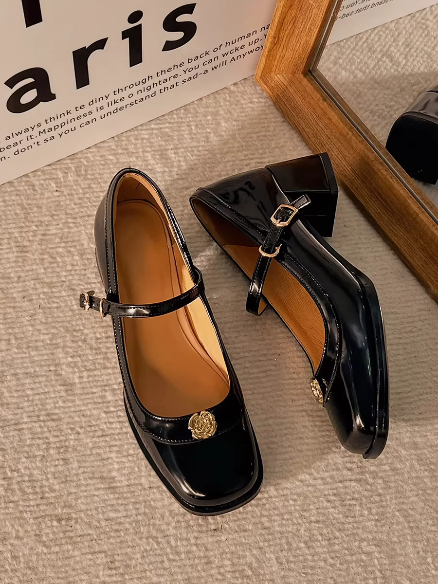 Pear Xiaoqi~ Giày Mary Jane kiểu Pháp dành cho nữ, giày cao gót, giày đơn gót cao bằng da bóng hình hoa trà, giày da nhỏ kiểu Hepburn JK.