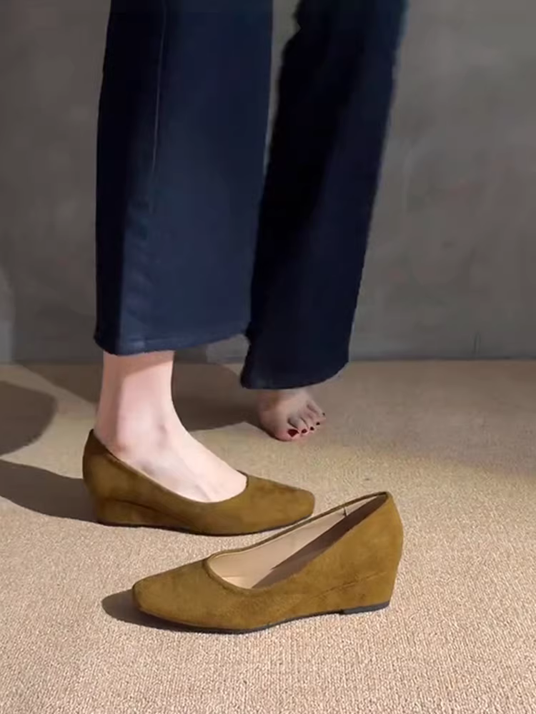 Giày lười nữ da lộn cao cấp kiểu retro đơn giản, chất liệu da thật, đế xuồng, mũi vuông, gót cao thanh lịch.