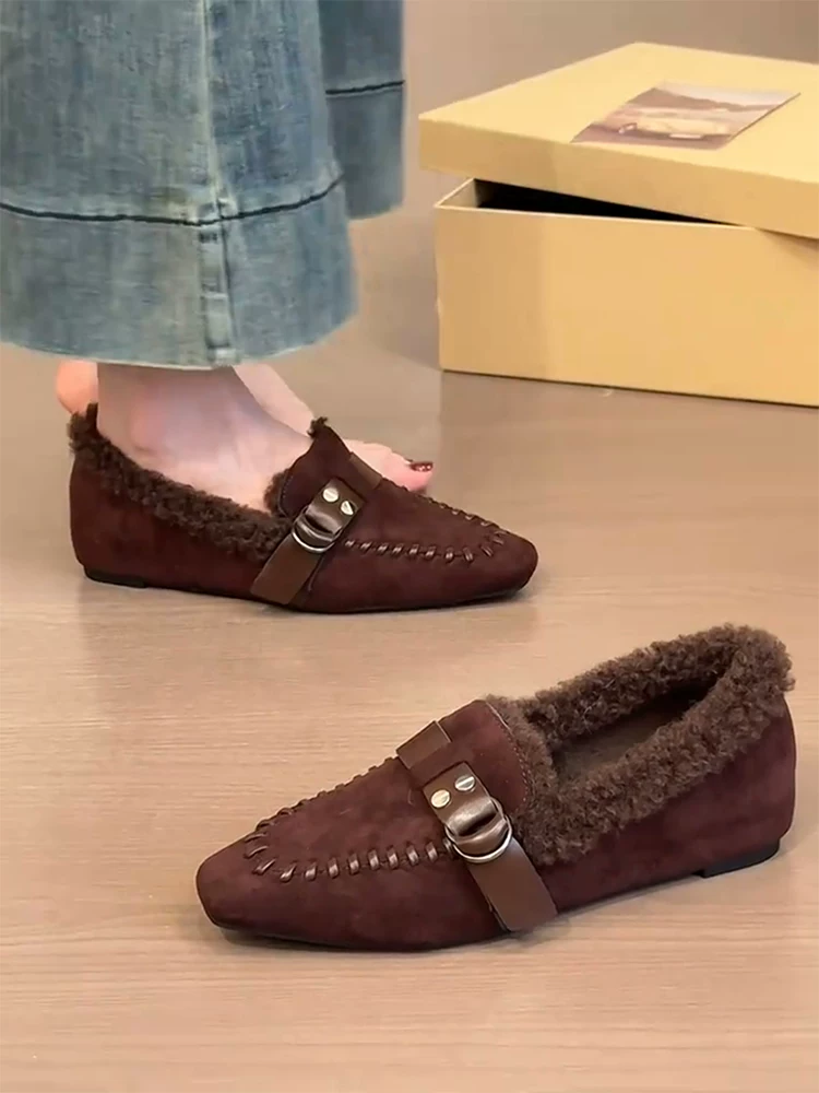 Phiên bản da cừu ~ giày lười da lộn thiết kế khóa thắt lưng cổ điển dành cho nữ, giày cotton thời trang có độ cao tăng chiều cao bên trong kiểu dệt mới