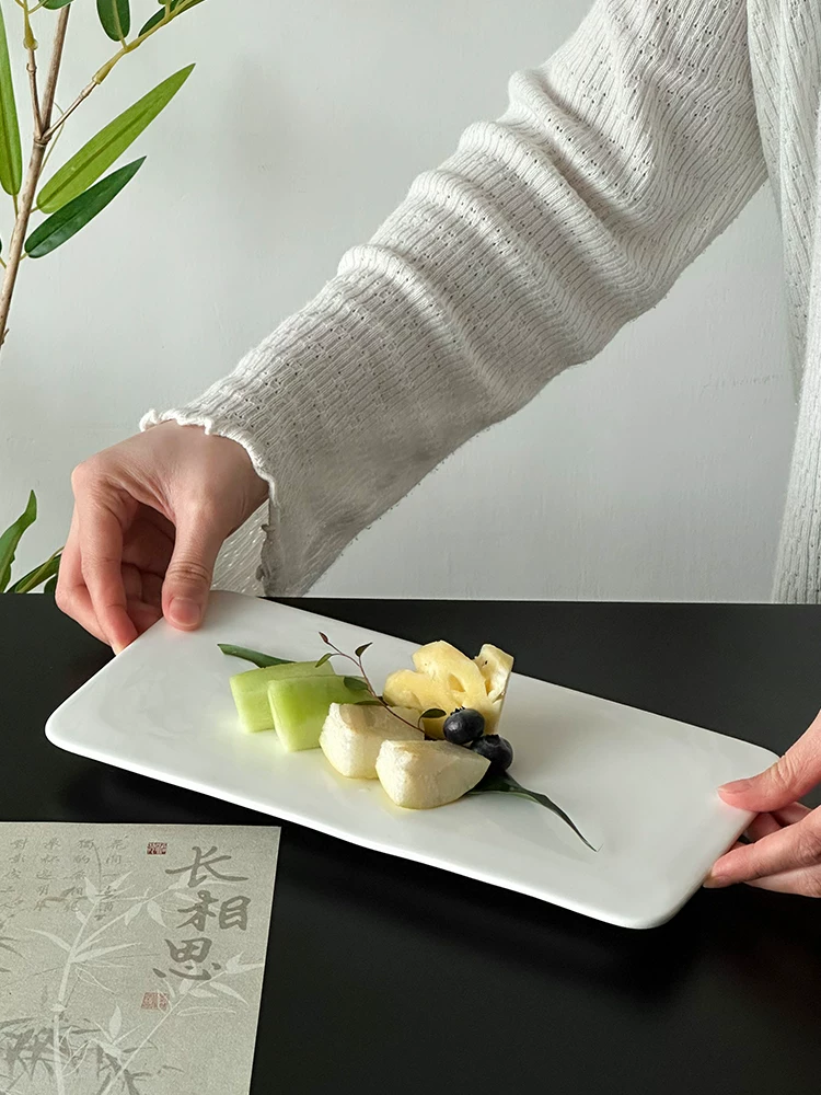 Đĩa sứ trắng, đĩa phẳng hình chữ nhật, đĩa tráng miệng, đĩa bánh ngọt, đĩa ăn nhẹ buổi chiều, đĩa trái cây, đĩa tinh tế để bày trí.