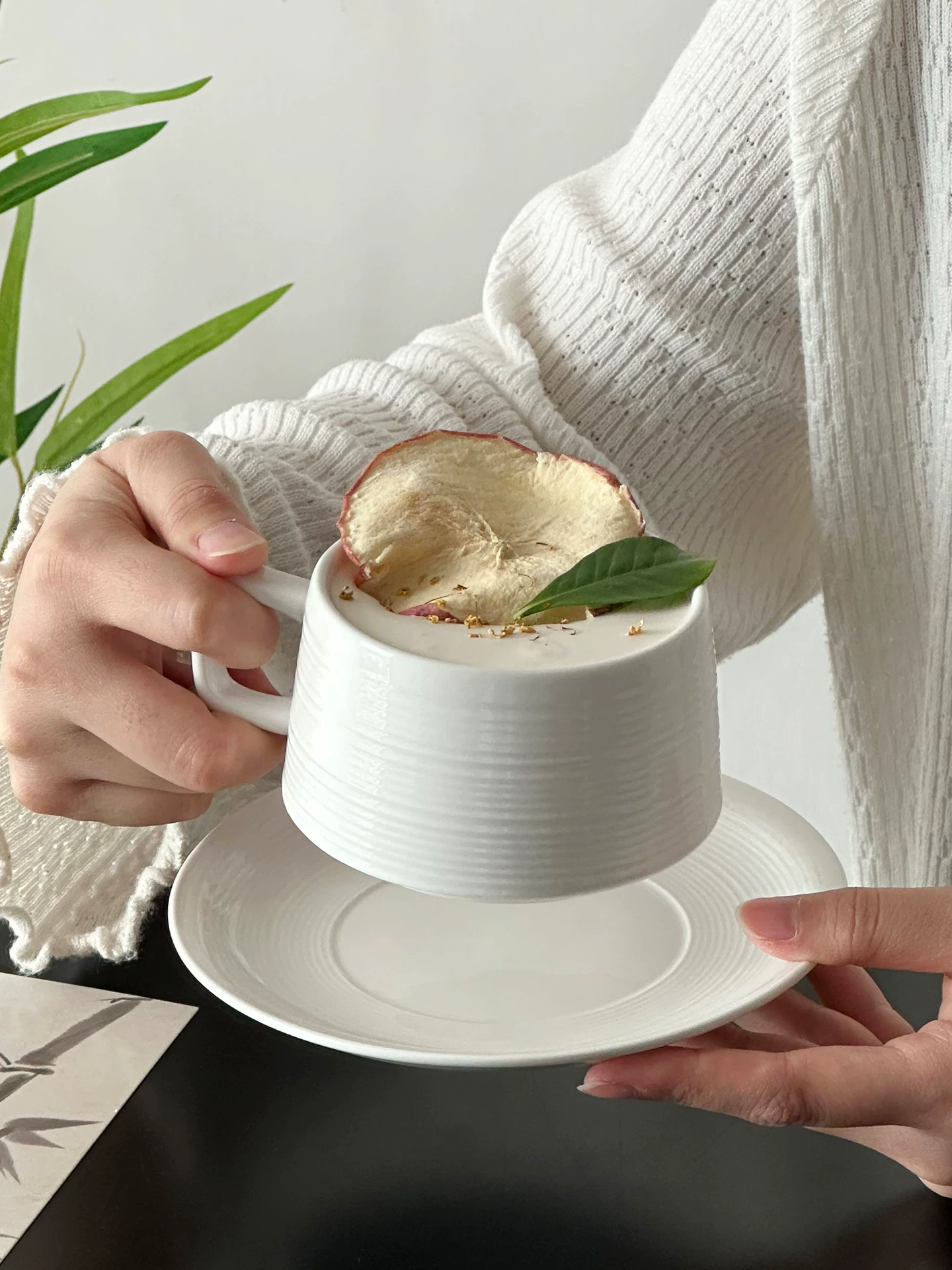 Bộ cốc và đĩa lót cà phê siêu phong cách, mang lại cảm giác cao cấp, cốc gốm sứ kiểu Mỹ sang trọng nhẹ nhàng, cốc latte, cốc vẽ latte, cốc uống nước.