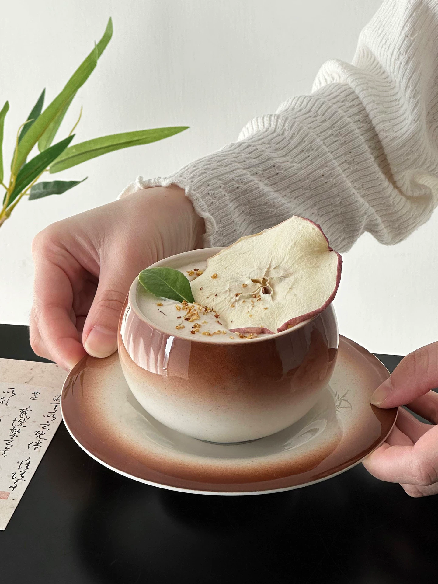 Ly sứ thiết kế độc đáo, cốc latte cổ điển, bộ cốc và đĩa hình trứng, cốc sứ thẩm mỹ cao.