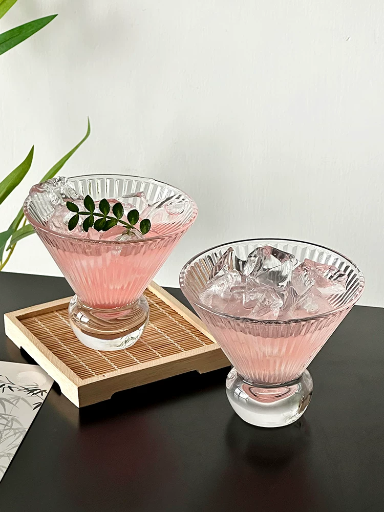 Ly cà phê cổ điển với thiết kế độc đáo, ly thủy tinh sọc, ly rượu chân cao, ly cocktail thời trang, ly nước có ga.