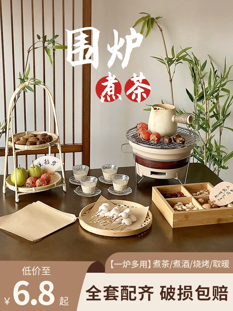 Bộ ấm đun trà và bếp nướng, ấm đun nước, đĩa trái cây sấy khô, đĩa đựng đồ ăn nhẹ, tách trà, đồ trang trí, ấm pha trà và nồi rang trà sữa, bộ dụng cụ đầy đủ.