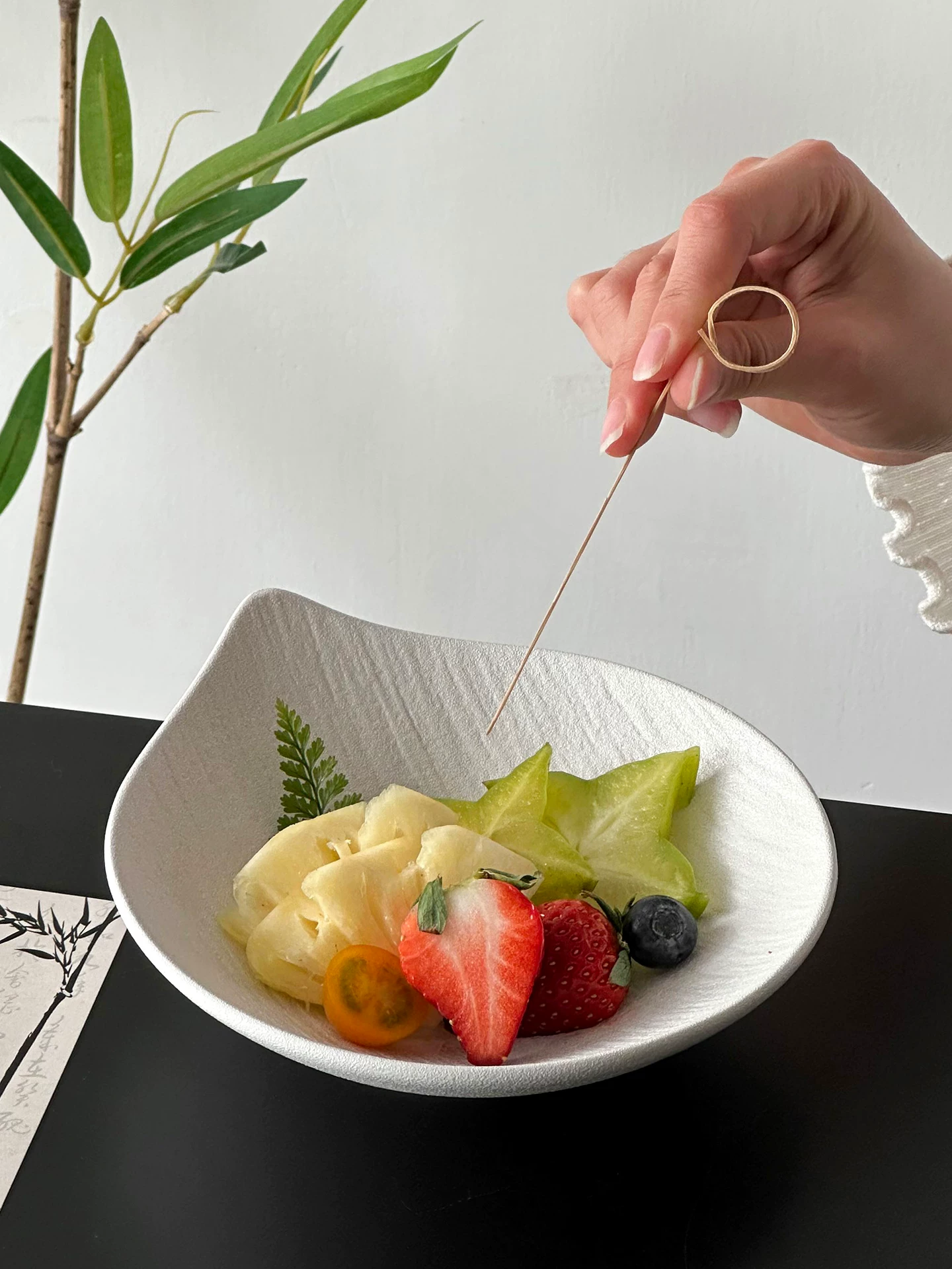 Đĩa sứ đơn giản, đĩa tráng miệng hình giọt nước, đĩa ăn nhẹ trà chiều tinh tế, đĩa trái cây sang trọng, đĩa trái cây bằng sứ