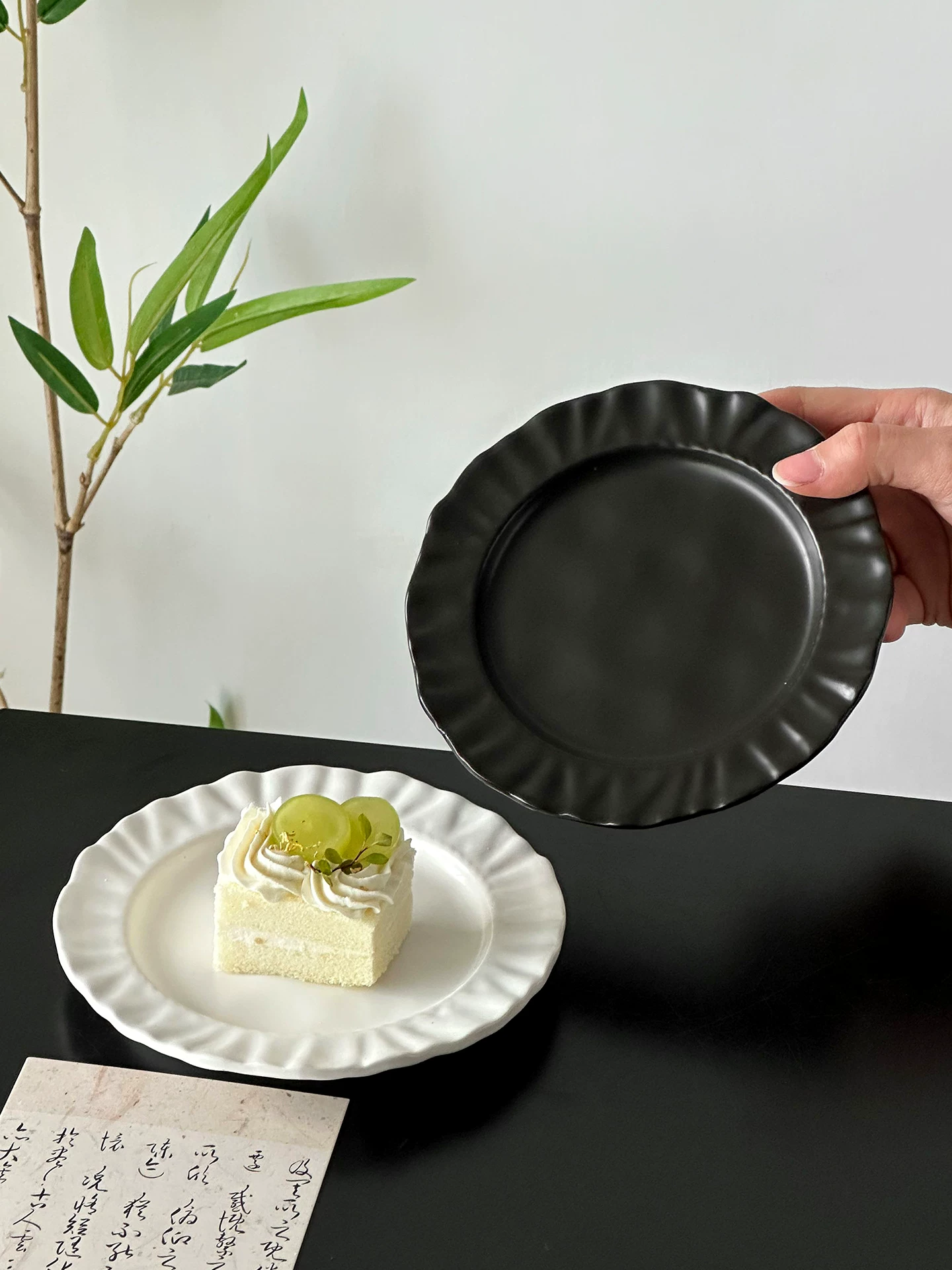 Đĩa sứ viền ren cao cấp, đĩa đựng trái cây, đĩa tráng miệng trà chiều, đĩa tráng miệng đẹp mắt.
