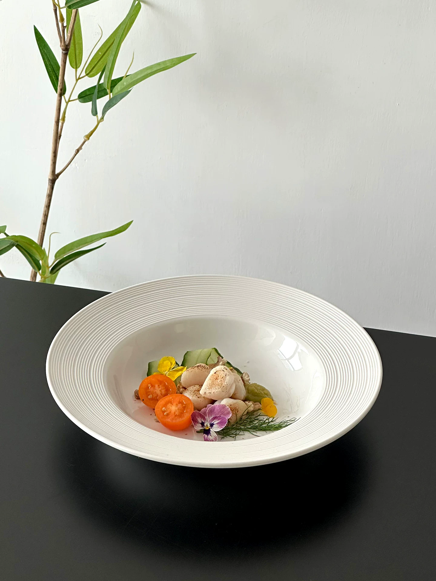 Đĩa sứ thiết kế sáng tạo, đĩa hình mũ rơm đơn giản, đĩa trái cây, đĩa salad cao cấp, đĩa đựng món ăn tinh tế, bộ đồ ăn bày trí.