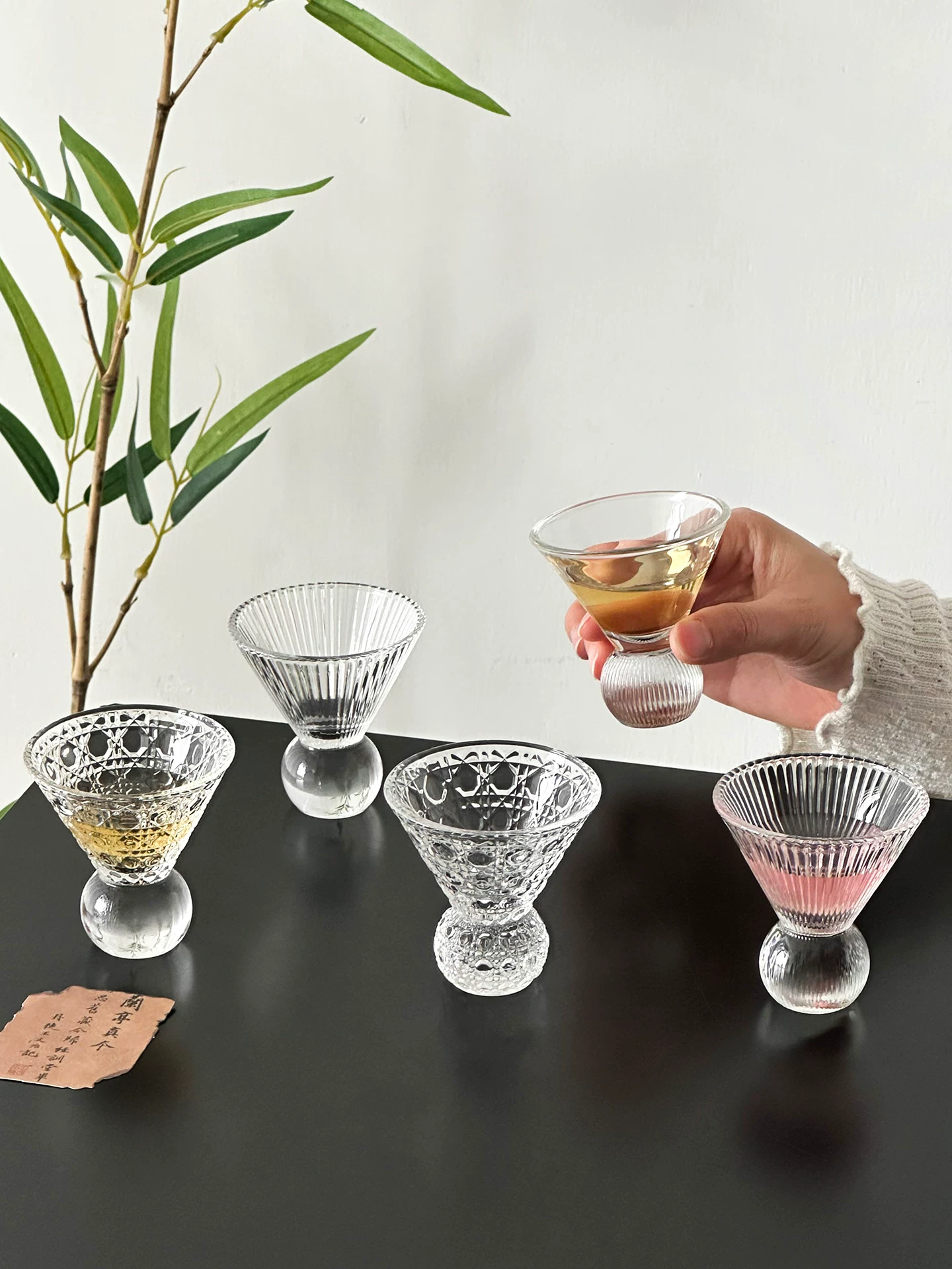 Ly thủy tinh nhỏ độc đáo lấy cảm hứng từ thiết kế, ly cocktail sáng tạo, ly uống nước nhỏ, cốc mini.
