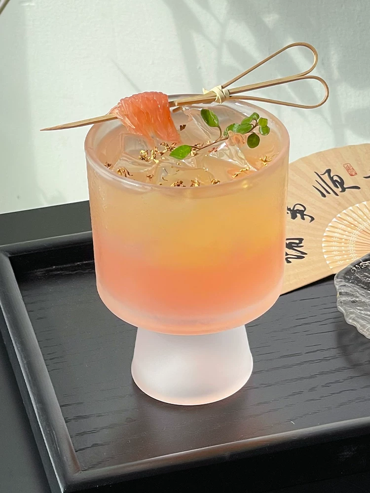 Ly thủy tinh kiểu Trung Quốc thời thượng, ly uống nước lạnh chân cao mờ mờ đơn giản, ly nước đẹp mắt dành cho nữ, ly kem, ly tráng miệng.