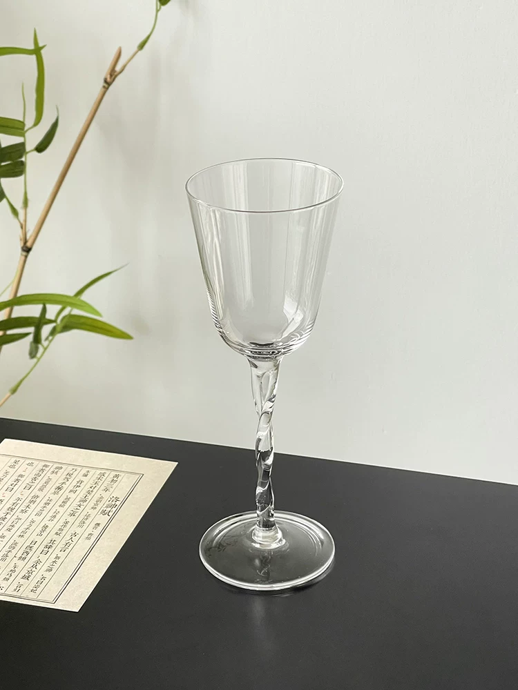 Ly rượu cổ điển độc đáo, ly cocktail cao cấp, ly rượu vang cho cảm giác say nhẹ, ly sâm panh lấp lánh, ly rượu mùi, ly trà.