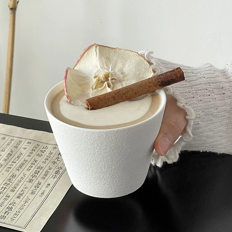 Cốc cà phê tối giản phong cách retro Nhật Bản, cốc nghệ thuật latte miệng rộng bằng gốm, cốc cầm tay mờ kiểu cổ điển, cốc miệng hình miệng lợn, tinh tế và cao cấp.