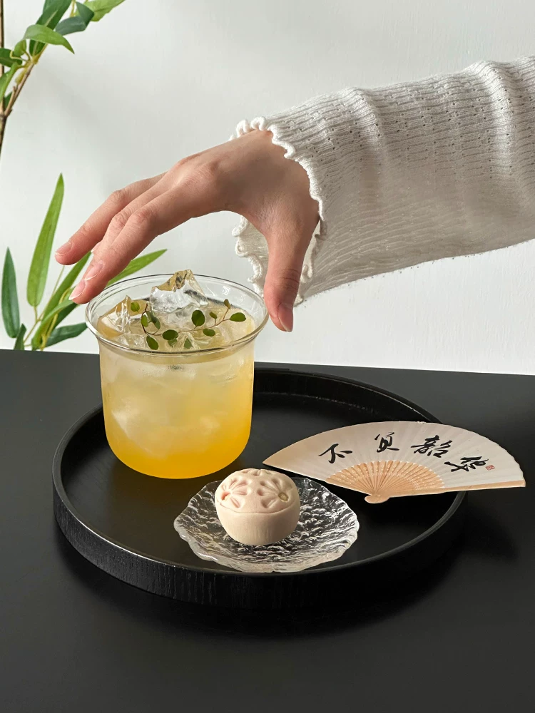 Ly thủy tinh đơn giản, mũm mĩm, dung tích lớn, nhẹ, thẩm mỹ cao, dùng uống nước lạnh, nước ép, nước lọc.