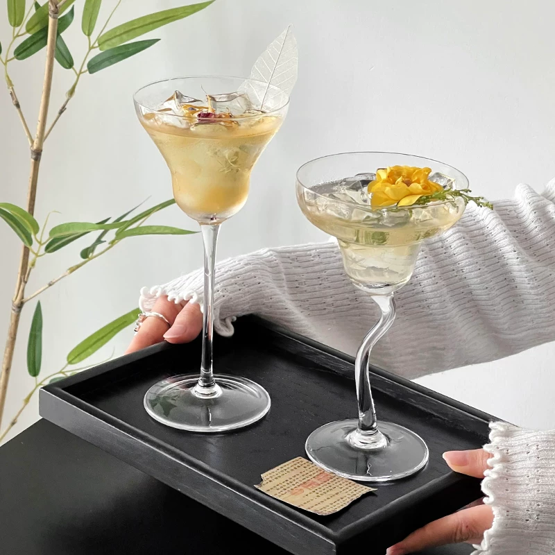 Cốc thủy tinh chân cao kiểu Trung Quốc có thân cong kiểu Trung Quốc cốc Margarita cốc bong bóng sáng tạo cốc sâm panh cốc cocktail