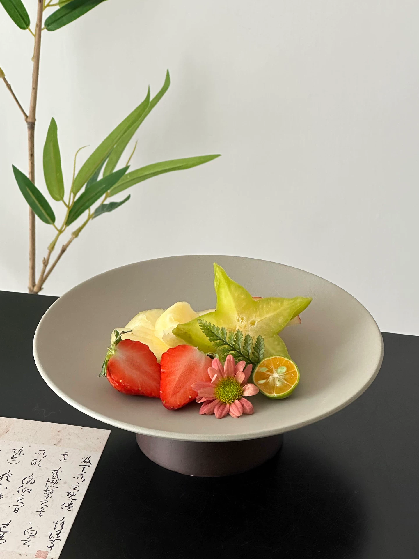 Đĩa tráng miệng kiểu cổ điển, đĩa đựng trà bánh chân cao, đĩa tráng miệng chân cao tinh tế, đĩa trái cây đẹp mắt, đĩa gốm sứ cao cấp mộc mạc.