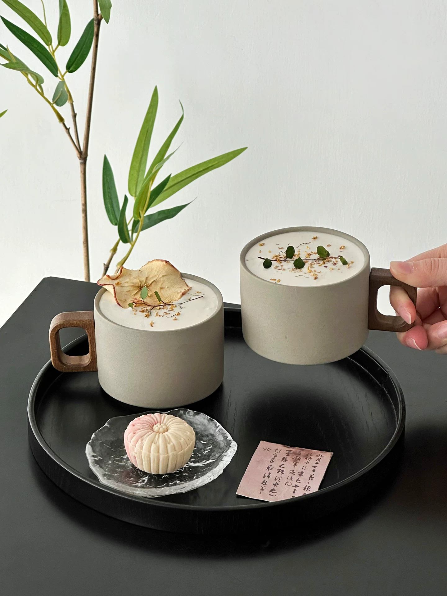 Cốc cà phê gốm sứ phong cách retro, thiết kế thời trang, cốc nghệ thuật latte thẩm mỹ cao, cốc latte đẹp, cốc uống nước hấp dẫn.