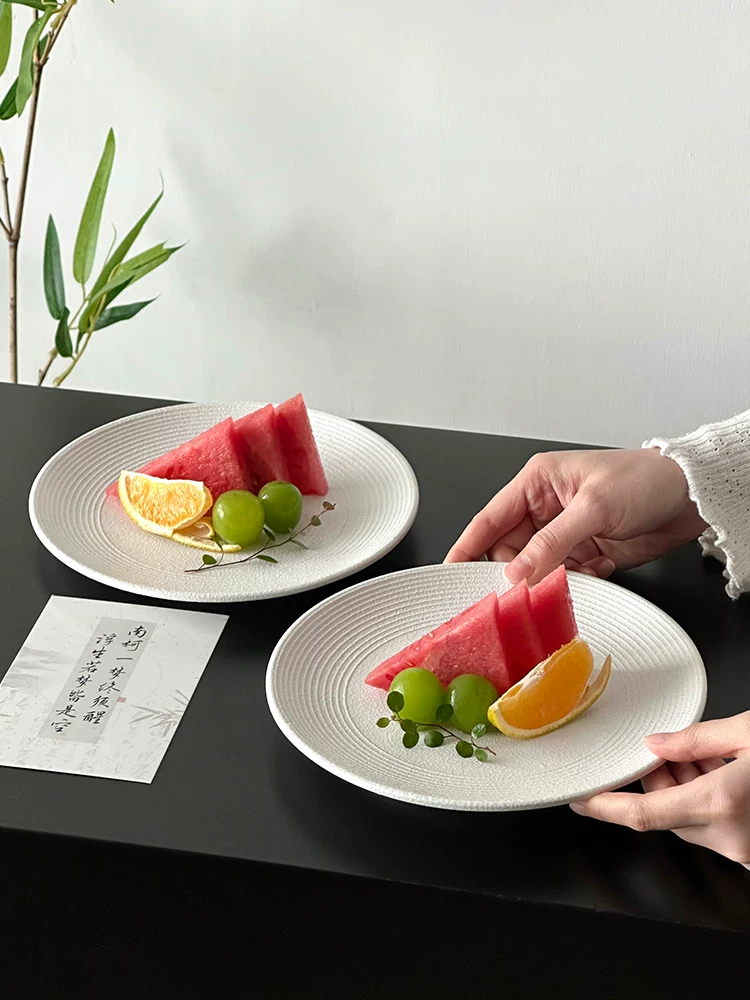 Đĩa sứ trắng mờ, đĩa đựng đồ ăn nhẹ, đĩa bánh ngọt trà chiều, đĩa trái cây tinh tế, đĩa bánh ngọt, đĩa đựng đồ ăn nhẹ.
