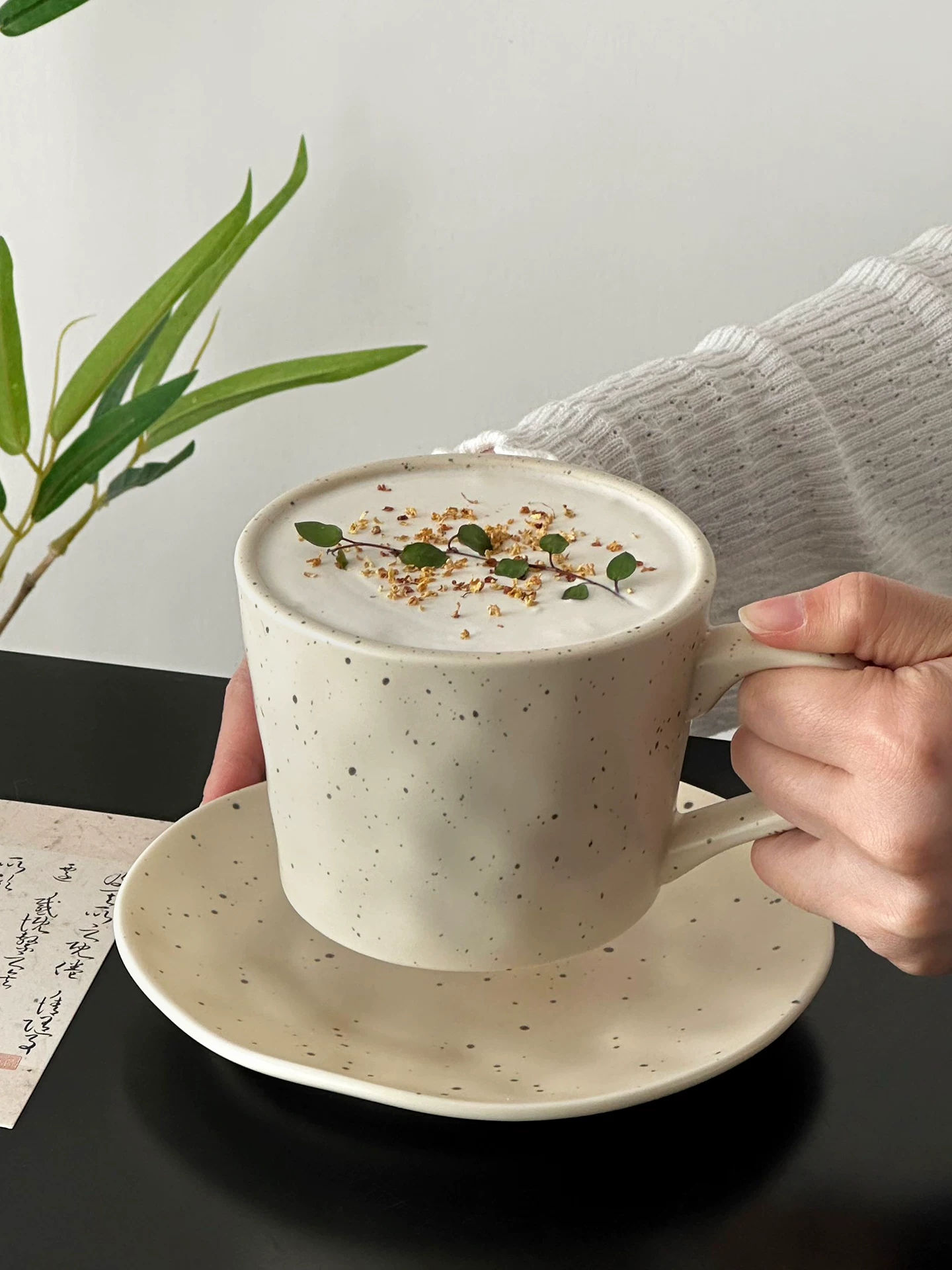 Bộ cốc và đĩa uống cà phê cổ điển, cốc nước thẩm mỹ cao, cốc uống nước độc đáo và đẹp mắt, cốc latte, cốc nghệ thuật latte.