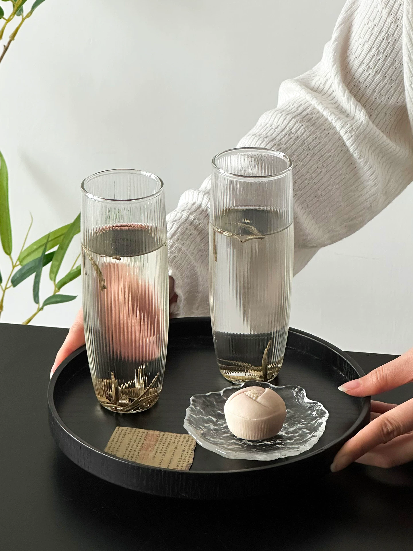 Cốc thủy tinh chịu nhiệt borosilicate cao cấp có sọc dọc, cốc trà xanh nhẹ nhàng với thiết kế thời trang, cốc trà hoa chịu nhiệt, cốc uống nước.