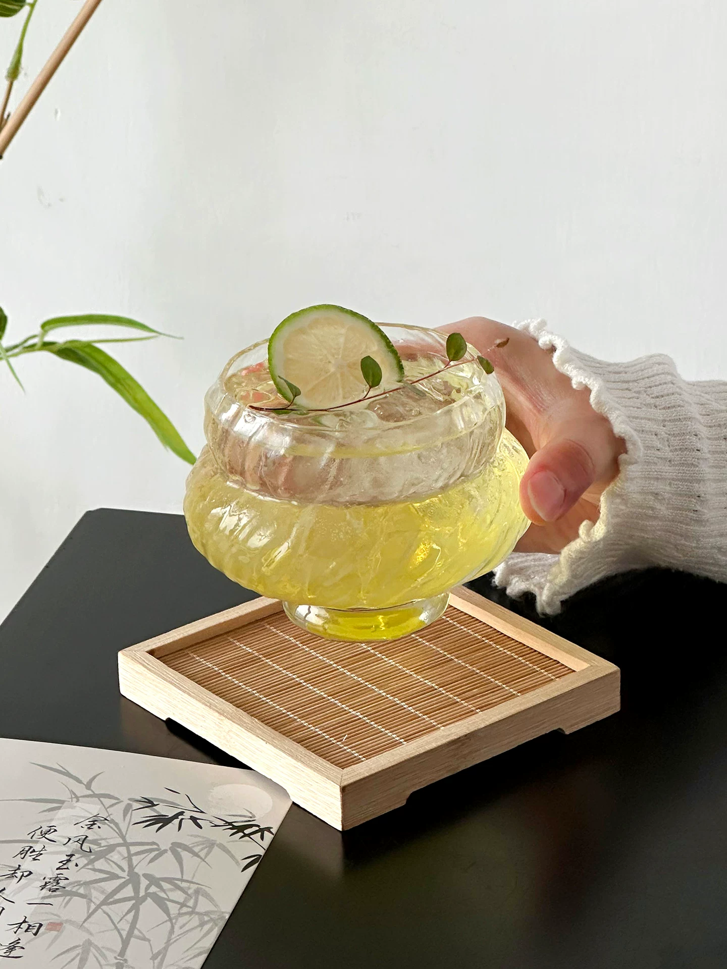 Ly thủy tinh thiết kế độc đáo, có tính thẩm mỹ cao, dùng làm ly cocktail, ly cold brew, ly cà phê, ly đồ uống lạnh, ly nước giải khát, ly nước.