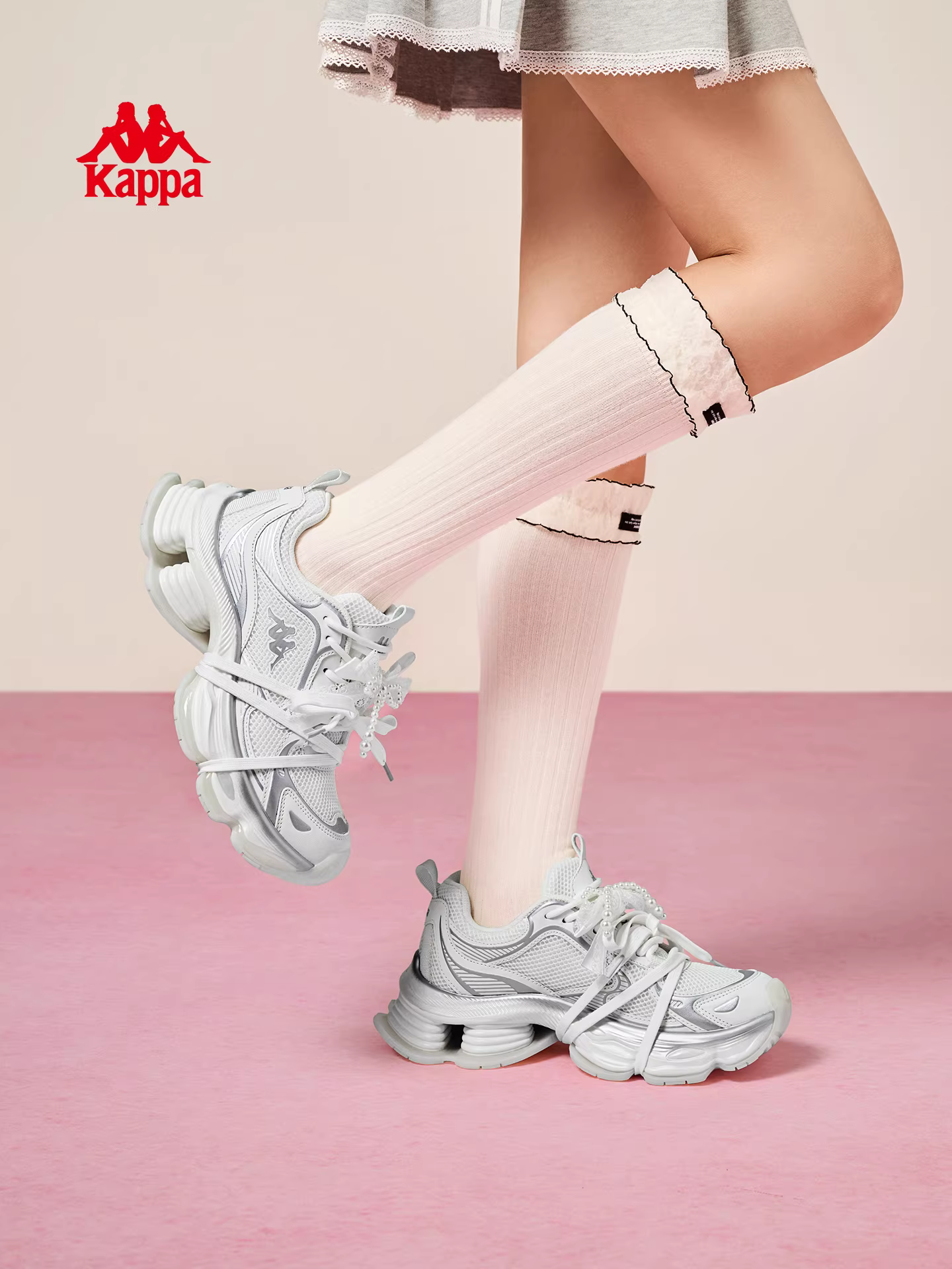 Giày thể thao đế dày tăng chiều cao Kappa dành cho nữ mùa đông 2025, kiểu dáng cổ điển retro, màu trắng, phong cách casual.