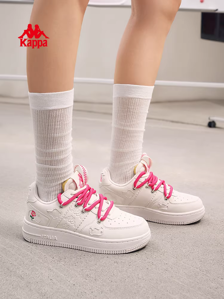 Giày thể thao đế dày nữ Kappa mùa đông 2025 kiểu retro trắng phối chân váy đa năng thời thượng hợp xu hướng