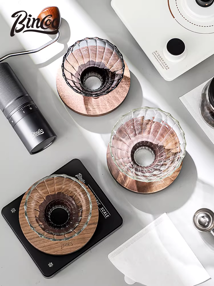 Bộ dụng cụ pha cà phê thủ công Bincoo gồm cốc lọc V60, bình lọc, phễu lọc, ấm pha cà phê.