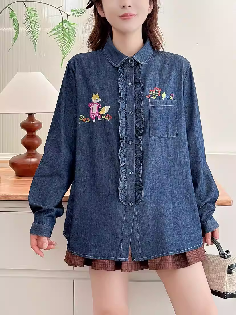 Áo sơ mi denim thêu hình cáo nhỏ Dream Box 2025 Thu mới, cổ trụ, tay dài, vạt áo xếp ly, dáng rộng.