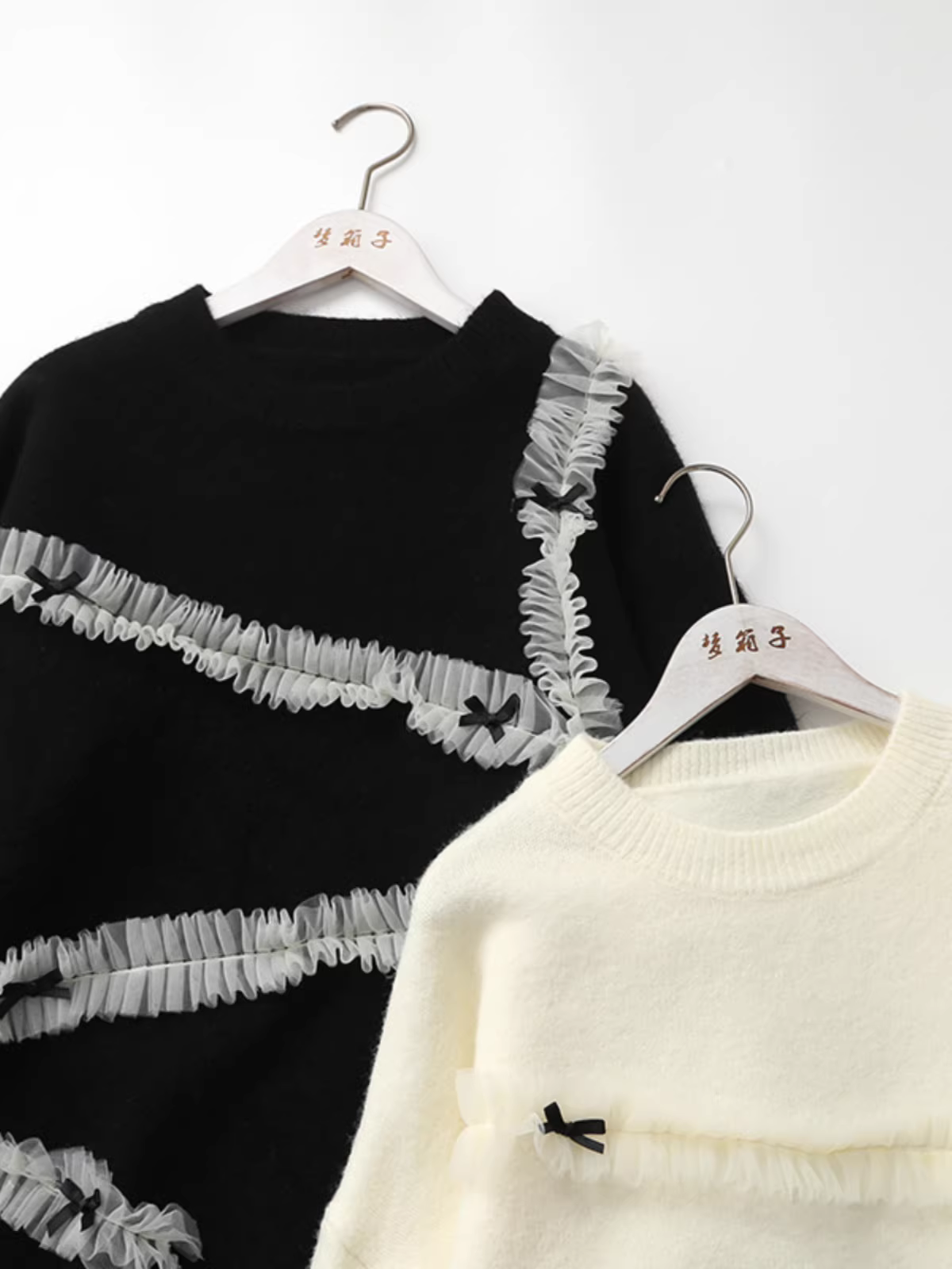 Áo len dáng rộng tay dài cổ tròn phối bèo nhún nơ xinh mùa đông Dream Box 2024