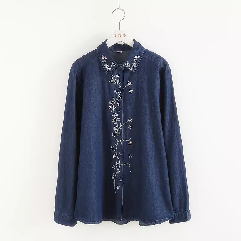 Áo sơ mi denim thêu hoa tươi phong cách mới Xuân 2025 Dream Box, cổ trụ, tay dài, dáng rộng, chất liệu cotton trắng dành cho nữ