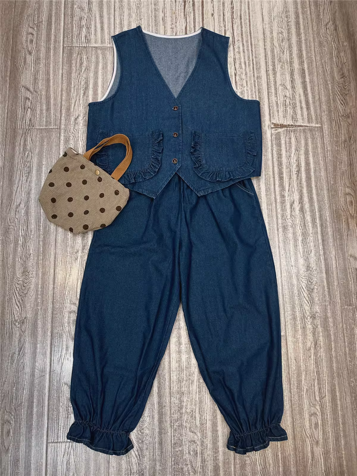 Bộ vest denim phối túi bèo nhún phong cách mới Thu 2023 Dream Box, quần jean lưng thun viền bèo, dáng rộng dành cho nữ