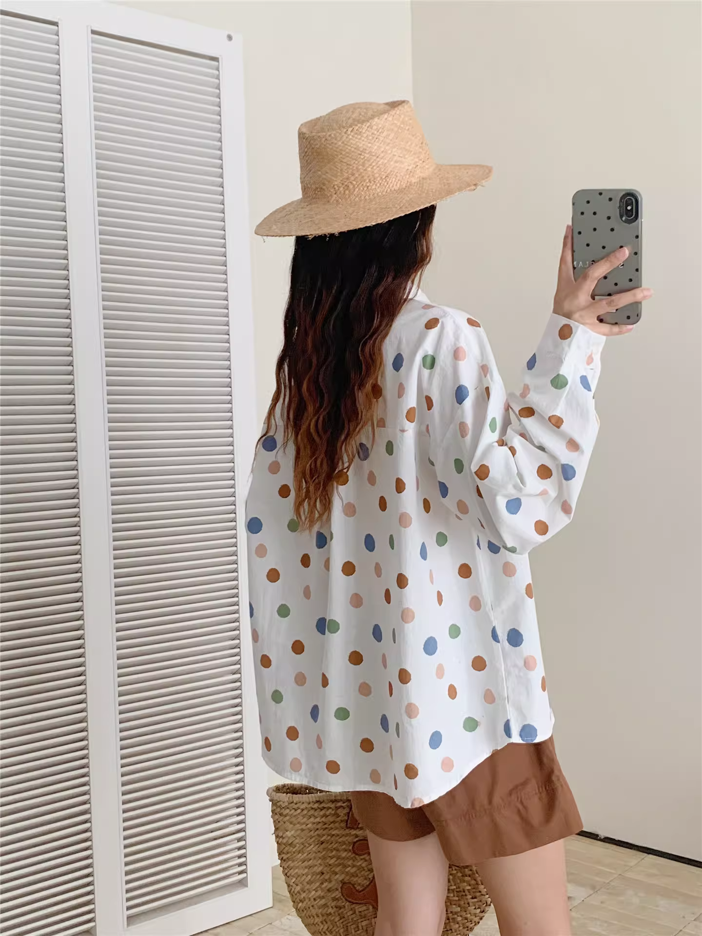 Dream Box 2025 Áo sơ mi cotton in họa tiết chấm bi đầy màu sắc mới mùa thu có cổ bẻ, vai trễ vai, tay áo dài, dáng rộng, áo sơ mi giảm tuổi tác.