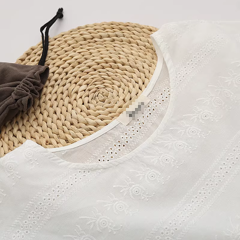 Áo sơ mi babydoll tay đèn thêu hoa tươi phong cách mới Dream Box 2024, đa năng, rộng rãi, chất liệu cotton nguyên chất màu trắng