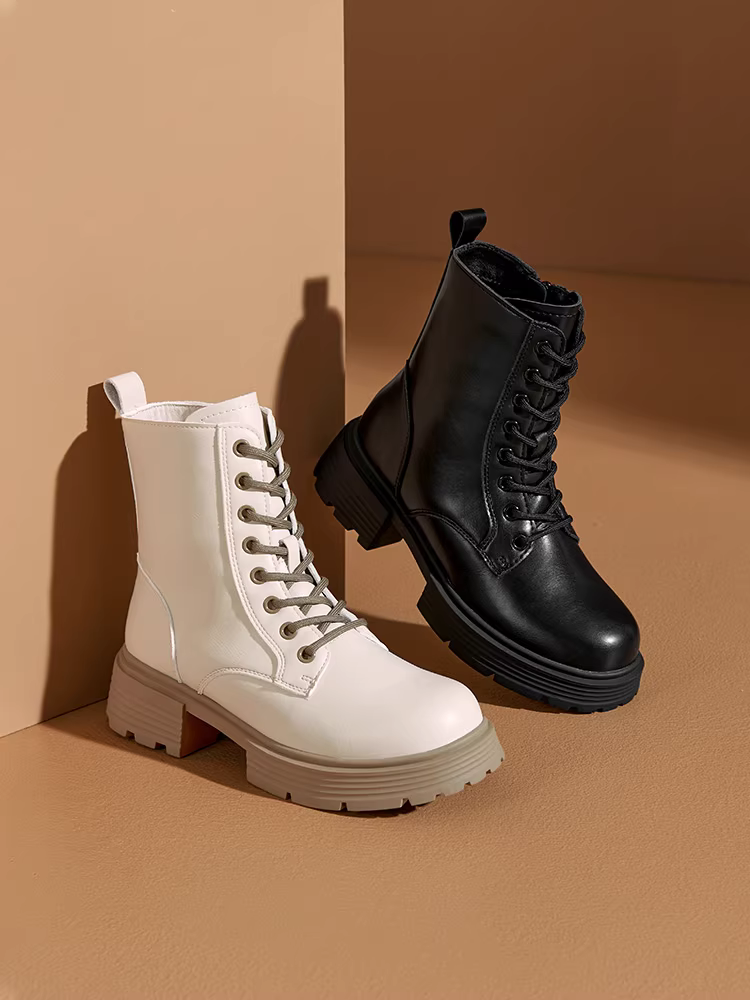 Giày bốt Martin kiểu Anh Dadong dành cho nữ, mẫu mới thu đông 2025, giày bốt đế dày dành cho nữ nhỏ nhắn, giày bốt ngắn lót lông cừu buộc dây màu đen.