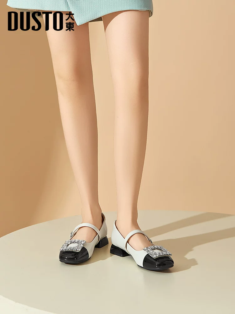 Giày Mary Jane đế thấp kiểu Pháp mùa thu mới 2025 của Dadong Xiaoxiangfeng dành cho nữ, kiểu khóa vuông, phối chân váy, giày da nhỏ nhắn.